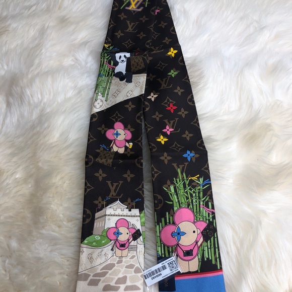 NEW Set of 2 Louis Vuitton Xmas Animation Hollywood and China Bandeau 2021 - Picture 3 of 11